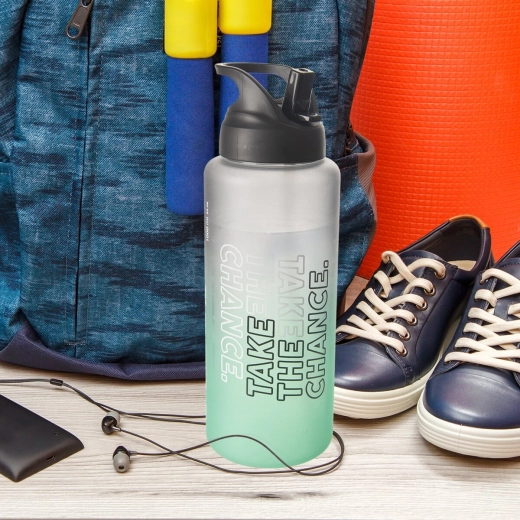 Capacité de 1 l pour une hydratation toute la journée