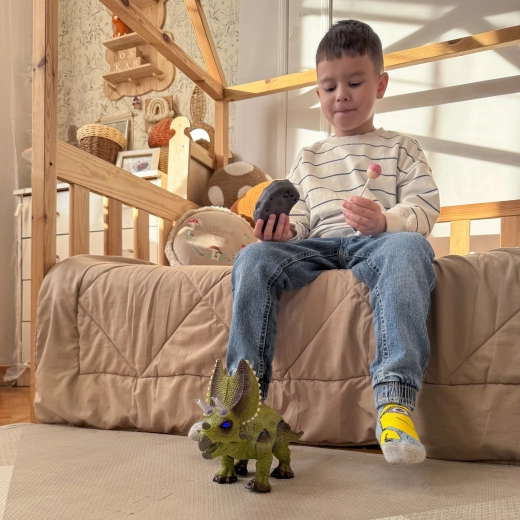 Lumières et rugissement de dinosaure