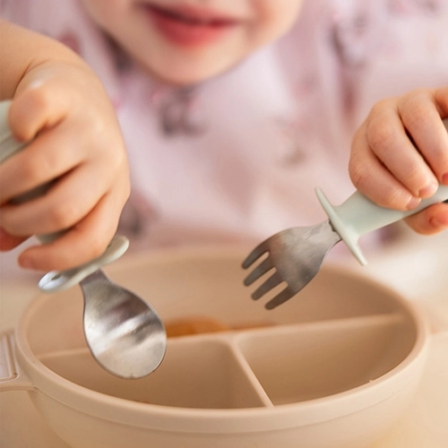 Prise en main ergonomique antidérapante pour petites mains