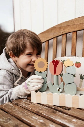 Jeu de jardinage au design en bois pastel