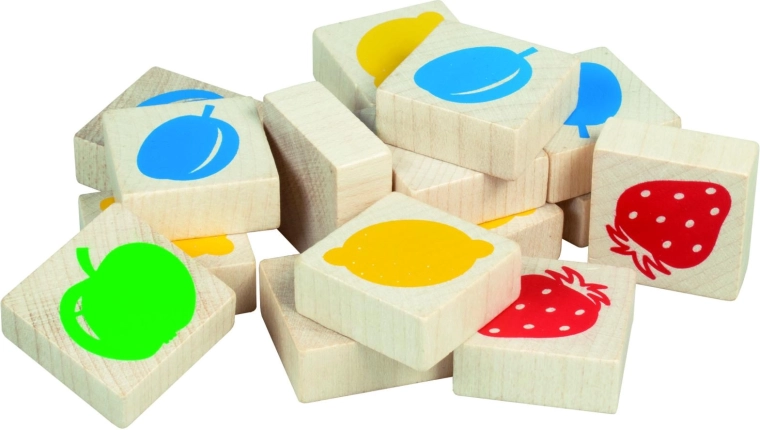 Pièces en bois avec des fruits