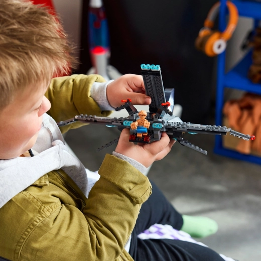 Construction et jeu entre les mains des enfants