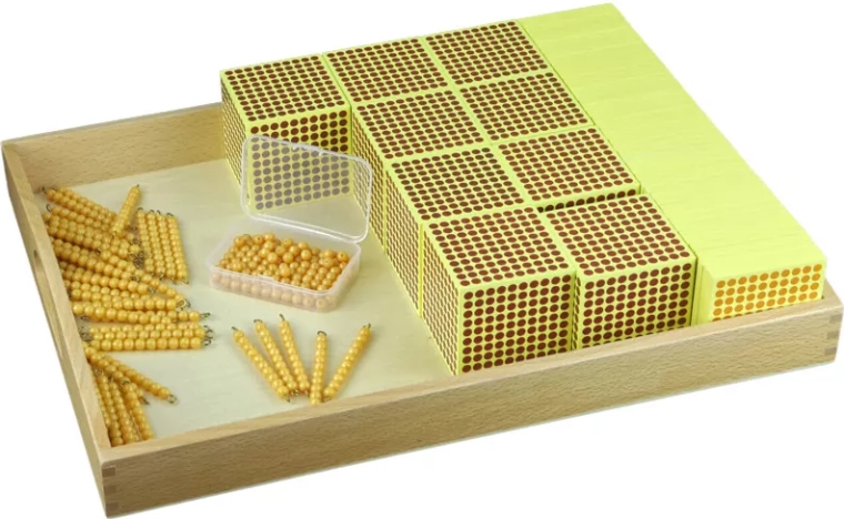 Plateau en bois pratique pour garder l’ordre pendant le travail