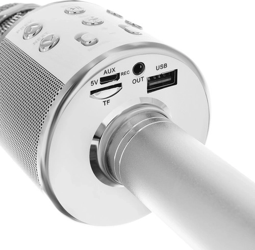 Connecteurs pour AUX, USB et carte SD