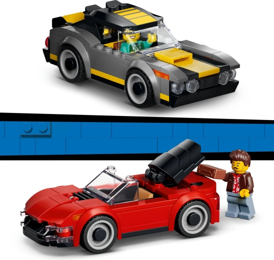 Deux voitures pour la course et la parade