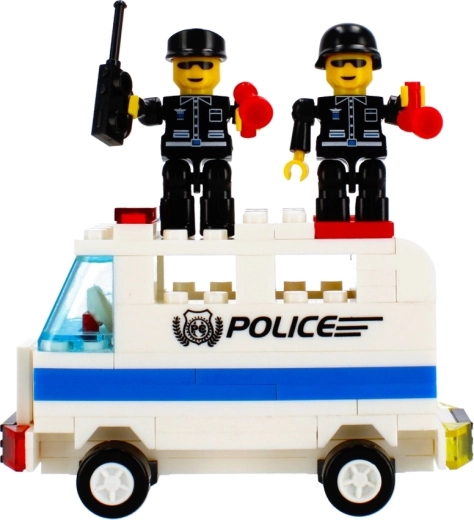 Deux véhicules de police d’action