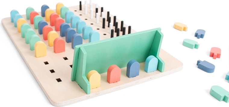 Plateau de jeu en bois bien conçu