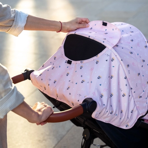 Fenêtre d’inspection pour rester en contact avec l’enfant