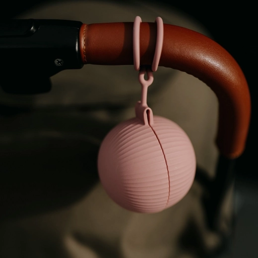 Fixation facile sur la poussette ou le sac