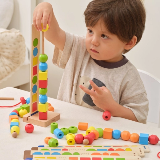 5 couleurs et 5 formes pour le tri et la logique