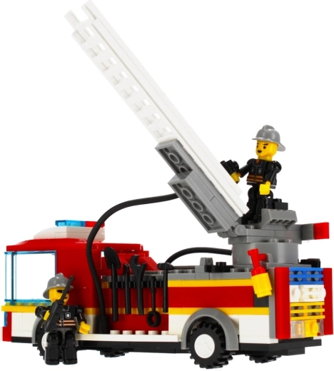 Deux figurines de pompiers et accessoires variés