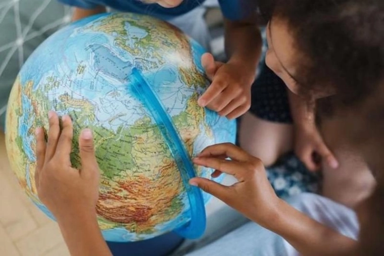 Relief 3D et étiquettes détaillées en tchèque