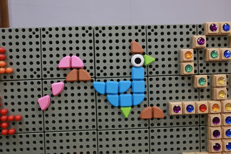 Apprendre en jouant avec les formes et les couleurs
