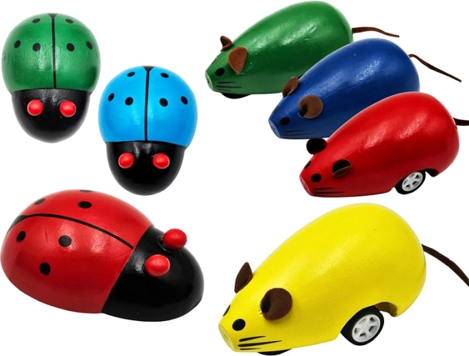 Petit animal en bois à roulettes