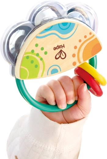 Plaisir musical et apprentissage avec tambourin et hochets