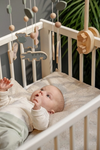 Convient au-dessus du lit bébé et de la table à langer