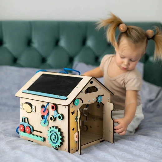 Maison Montessori pour les petites mains