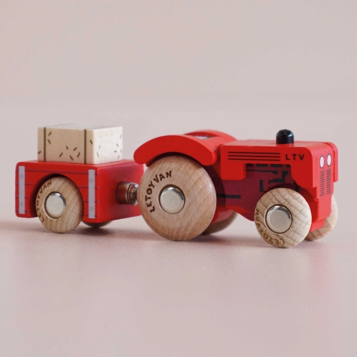 Le Toy Van tracteur en bois Tilly avec remorque