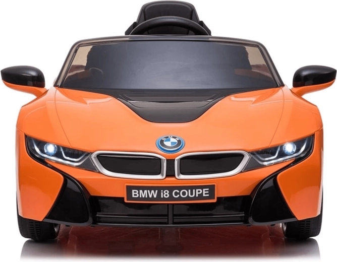 Design réaliste de la BMW i8 avec phares LED