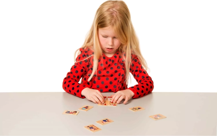 Un jeu qui développe le vocabulaire et la concentration