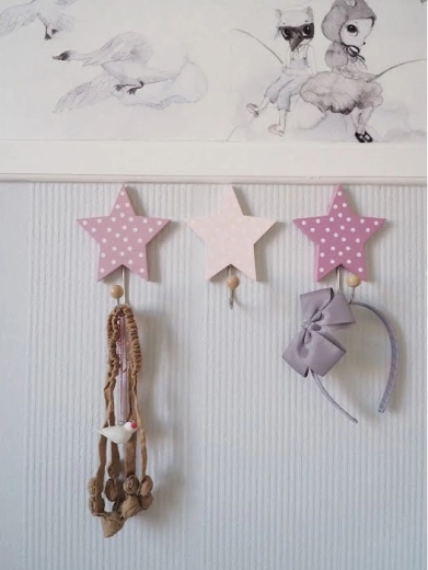 Des crochets pratiques pour la chambre d’enfant et l’entrée