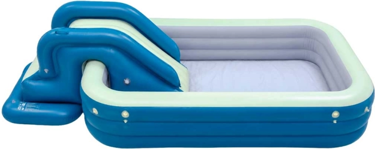 Toboggan avec marches pour encore plus de plaisir