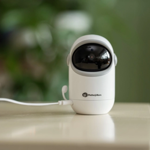 Caméra télécommandée avec large amplitude de mouvement