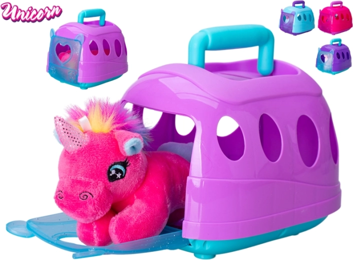 Licorne en peluche dans sa caisse de transport