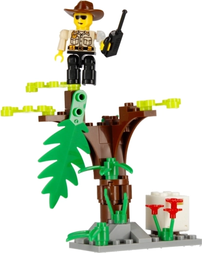 Scène de jungle avec arbre et fleurs