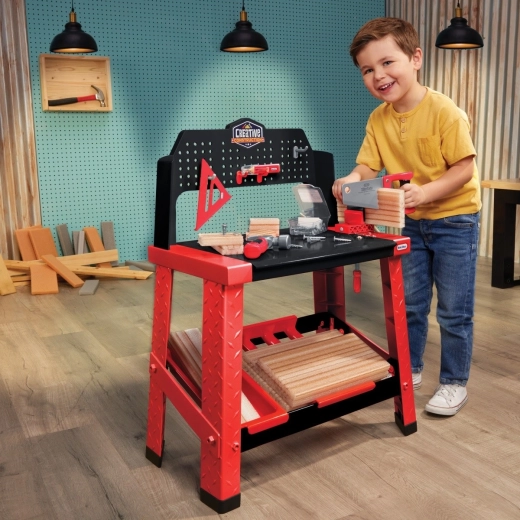 Jeu réaliste avec étau et outils