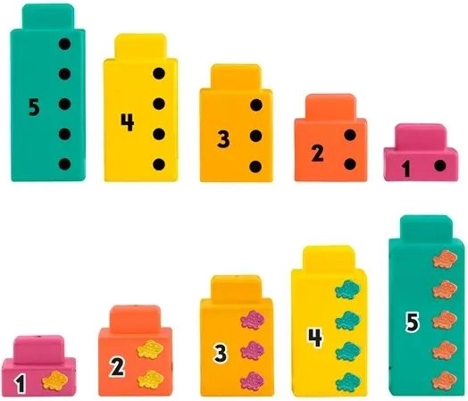 Des cubes colorés pour les petites mains