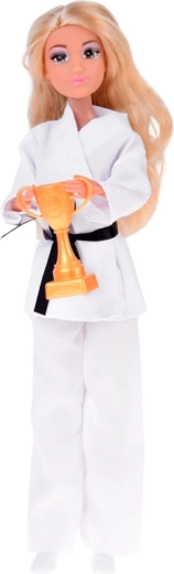 Championne de taekwondo avec trophée