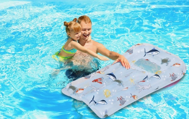 Fenêtre transparente pour regarder sous l’eau