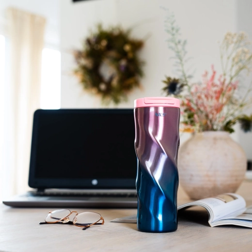 Couvercle à clapet sécurisé avec joint en silicone