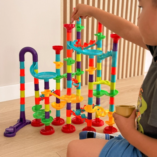Un jeu amusant avec le mouvement des billes