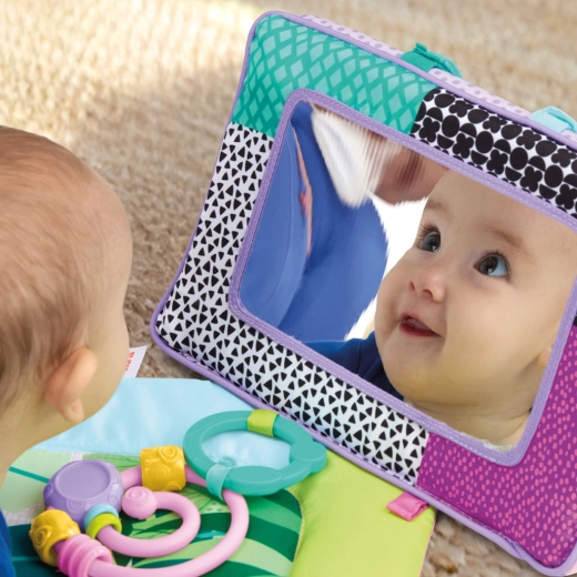 Un miroir pour jouer sur le ventre
