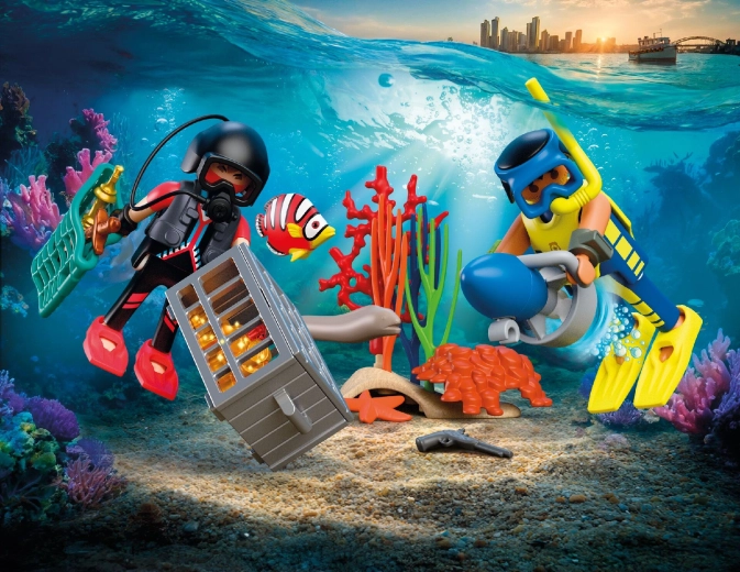 Poursuite sous-marine pleine d’action avec scooter