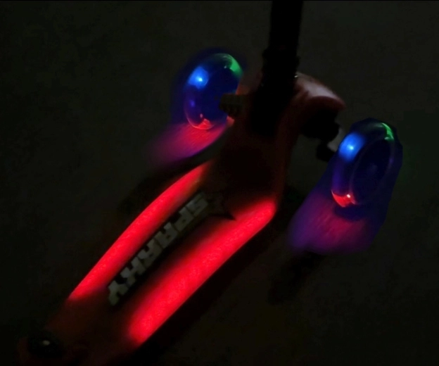 Roues LED lumineuses et plateforme éclairée