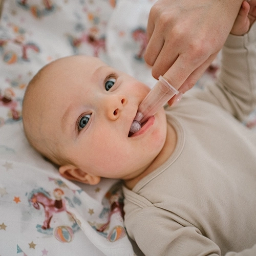 Nettoyage doux et massage dès la naissance