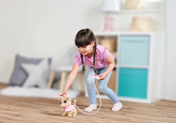 Marche, aboiements et remuement de queue