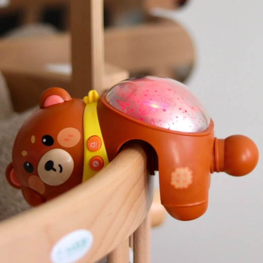 Fixation facile au lit bébé