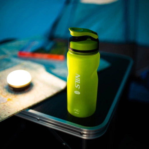 Échelle pratique et dragonne pour les déplacements