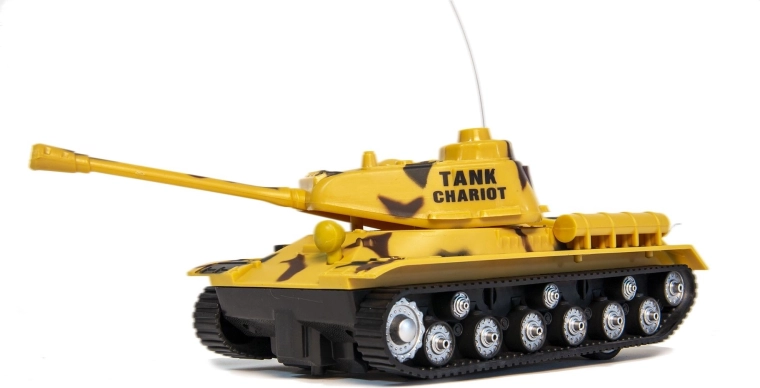 Tank de combat télécommandé, couleurs assorties - 1 pièce