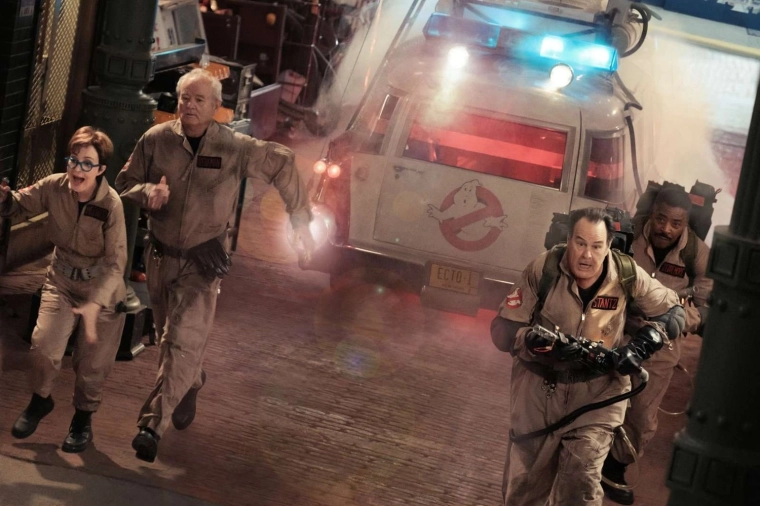Chasse aux fantômes pleine d’action avec les anciens et les nouveaux Ghostbusters