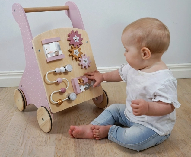 Jeu et rangement des jouets en un