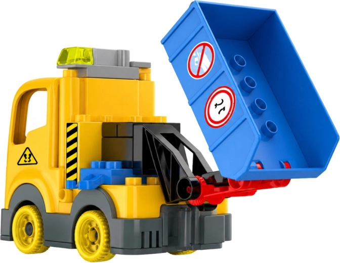 Camion-benne avec benne basculante