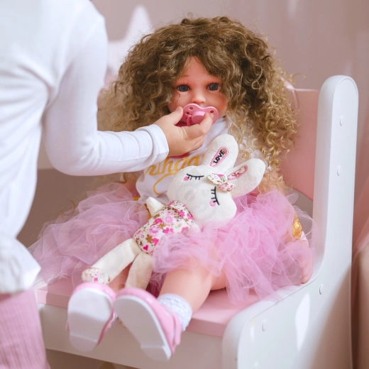 Des soins comme avec un vrai bébé