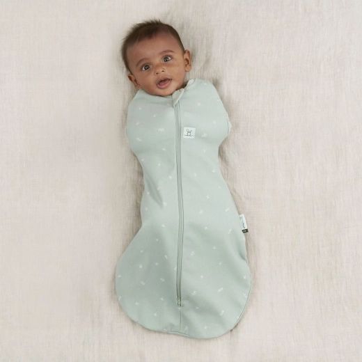 2-en-1 : emmaillotage et gigoteuse selon le développement de bébé