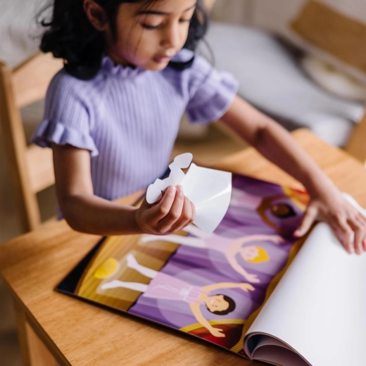 Favorise la motricité fine et la créativité