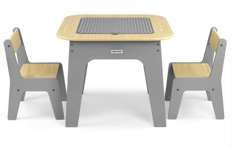 Table et deux petites chaises coulissantes